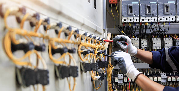 Professional Electrician technician working in Brookfield, IL